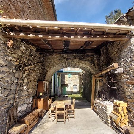 Gîte et jardin en bord de rivière Saumane Extérieur photo