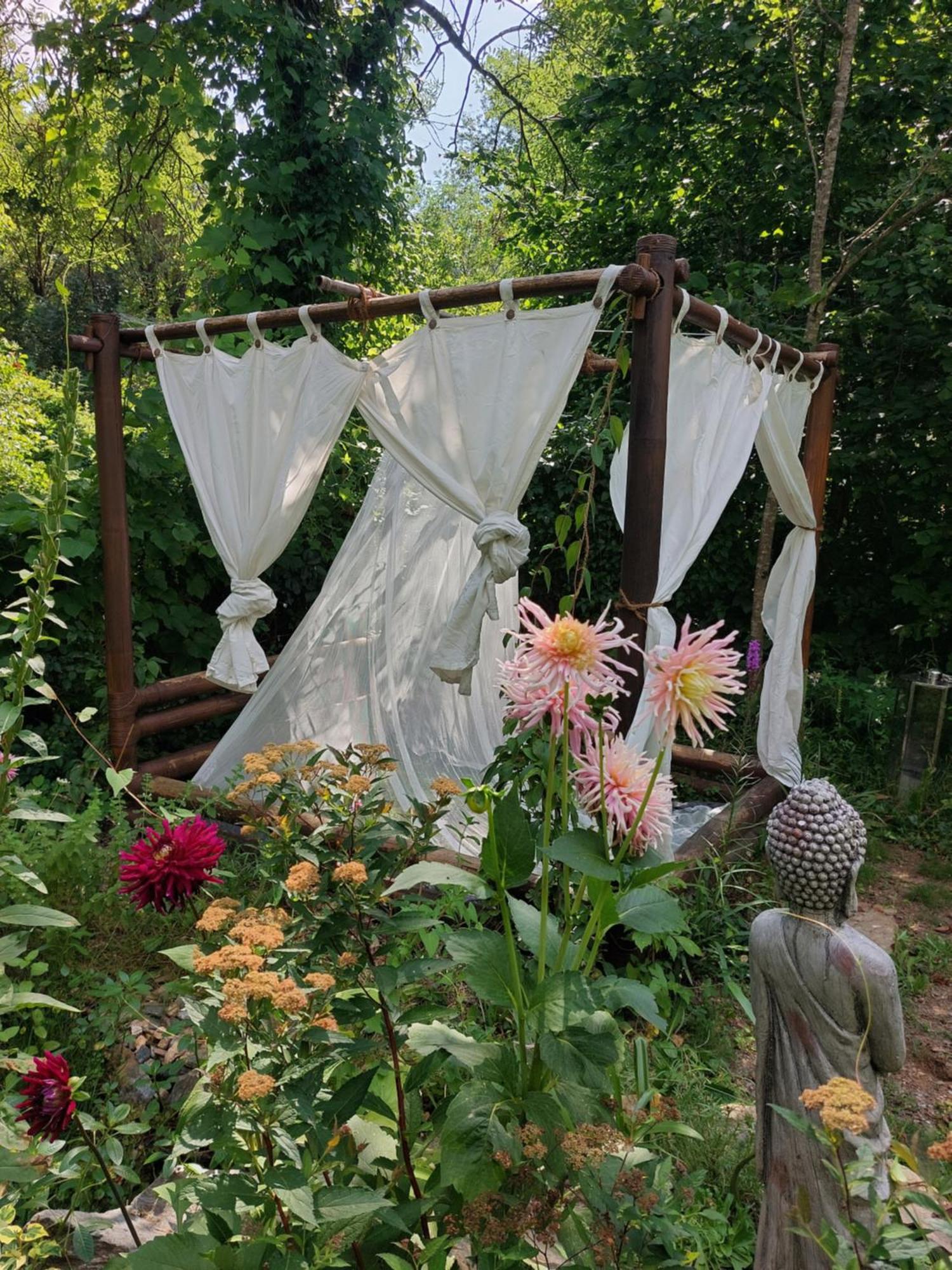 Gîte et jardin en bord de rivière Saumane Extérieur photo