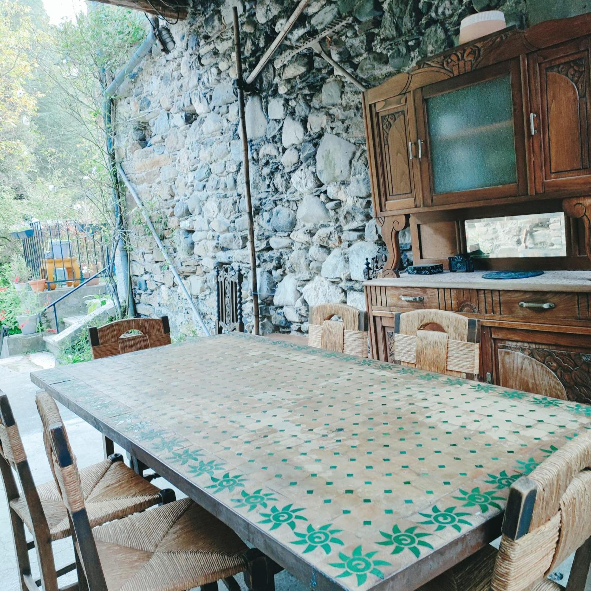Gîte et jardin en bord de rivière Saumane Extérieur photo