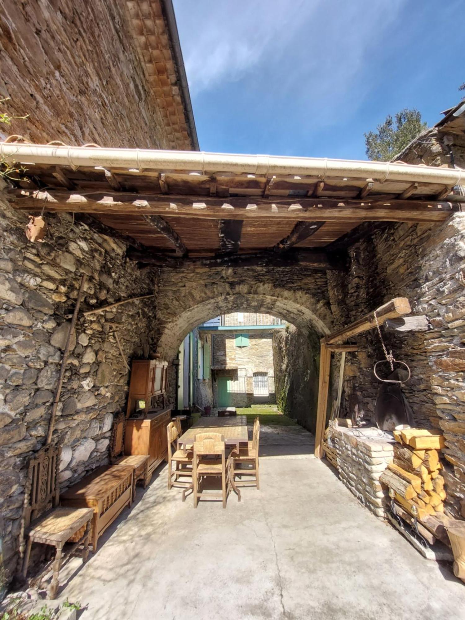 Gîte et jardin en bord de rivière Saumane Extérieur photo